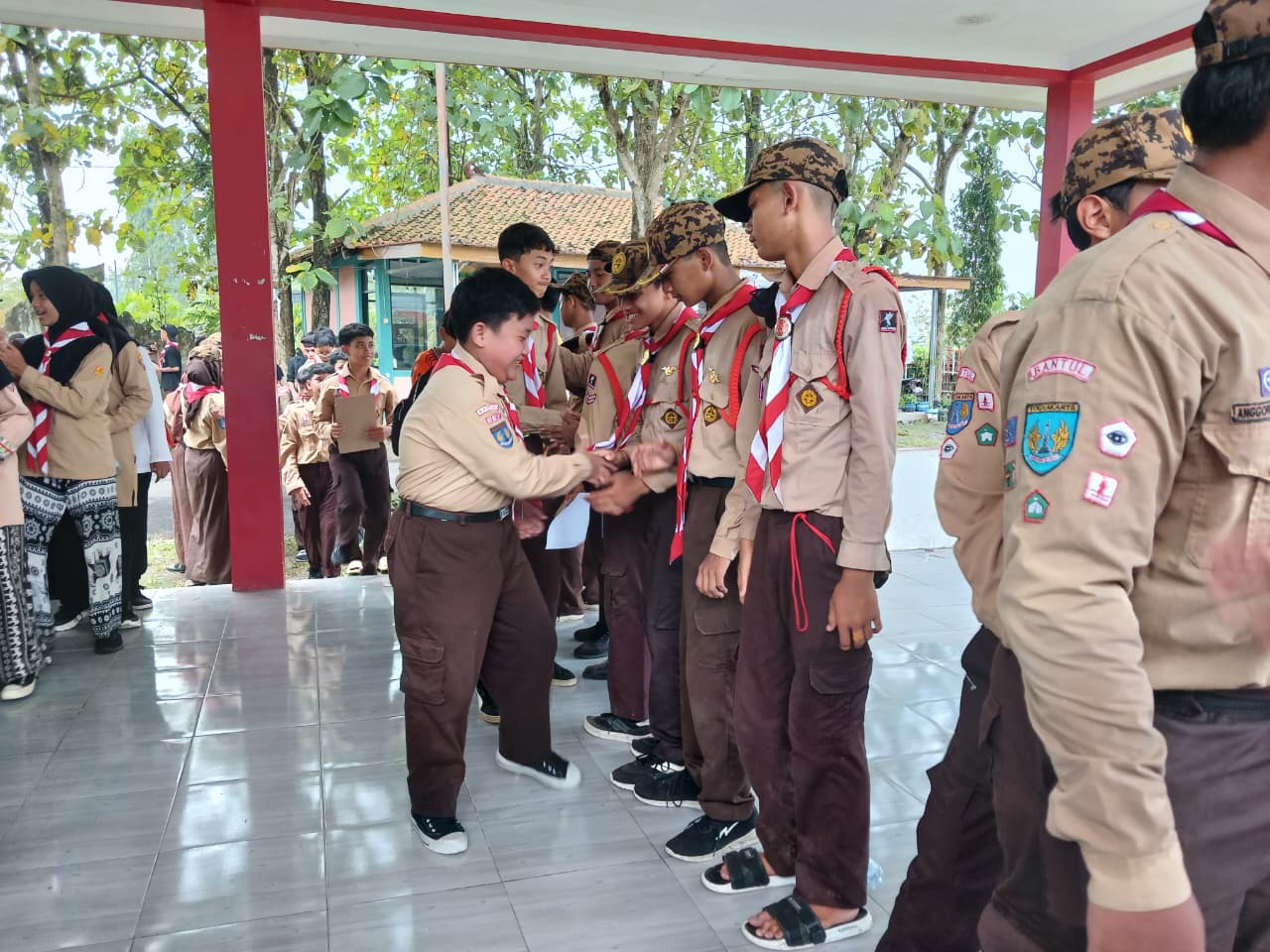Suasana Haru dan Kebersamaan Warnai Penutupan Perkemahan Penggalang MTsN 9 Bantul